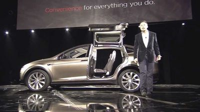 Rund 80 % der Profis gehen generell davon aus, dass Tesla-Aktienkurs ueberhitzt ist