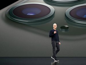 Der amerikanische Abgeordnete David Cicilline hatte die 30-Prozent-Politik von Apple als Straßenraub bezeichnet Der amerikanische Abgeordnete David Cicilline hatte die 30-Prozent-Politik von Apple als Straßenraub bezeichnet