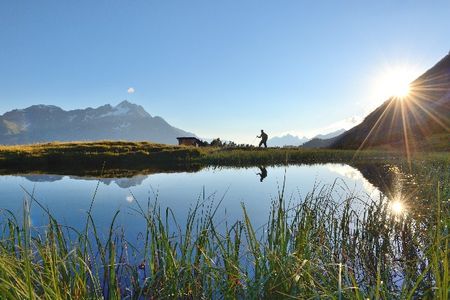 In der Urlaubsregion St. Anton am Arlberg in Oesterreich erleben Sommergaeste ab 3. Juli 2020 wieder alpines Naturkino