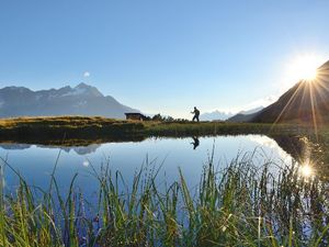 In der Urlaubsregion St. Anton am Arlberg in Oesterreich erleben Sommergaeste ab 3. Juli 2020 wieder alpines Naturkino