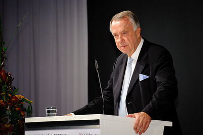 Kulturstaatsminister Bernd Neumann betonte: „Der im Kulturfinanzbericht 2012 dargestellte leichte Rückgang der Kulturförderung der Länder darf sich nicht fortsetzen. Unter diesem Gesichtspunkt ist die jüngste Ankündigung der Landesregierung von Nordrhein-Westfalen, den dortigen Kulturhaushalt um 16 Mio. Euro drastisch zu kürzen, inakzeptabel.