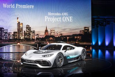 Mit einem Ueberflieger und mehr als 1100 PS praesentiert Daimler AMG einen Hypersportwagen für fast drei Millionen Euro auf der IAA