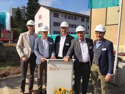 Feierlicher Spatenstich für Harry’s Home Hotel Bern/Ostermundigen – v.l.n.r.: Marcel Weber (Halter AG), Daniel Wehrli (Helvetia), Harald Ultsch (CEO Harry’s Home Hotels), Rudof Dech (Vorsitzender des Verwaltungsrats Harry’s Home Schweiz AG), Ede Andràskay (Halter AG)