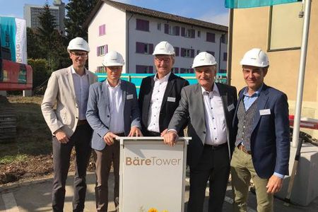 Feierlicher Spatenstich für Harry’s Home Hotel Bern/Ostermundigen – v.l.n.r.: Marcel Weber (Halter AG), Daniel Wehrli (Helvetia), Harald Ultsch (CEO Harry’s Home Hotels), Rudof Dech (Vorsitzender des Verwaltungsrats Harry’s Home Schweiz AG), Ede Andràskay (Halter AG)