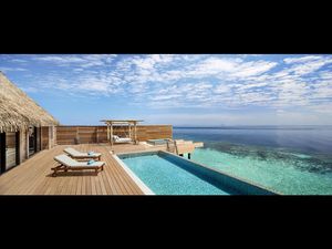 Ungestoerte Zweisamkeit geniessen Paare im Waldorf Astoria Maldives Ithaafushi beim Honeymoon Ungestoerte Zweisamkeit geniessen Paare im Waldorf Astoria Maldives Ithaafushi beim Honeymoon