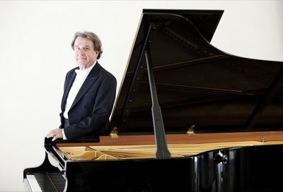 Rudolf Buchbinder gibt Konzert in Regensburg