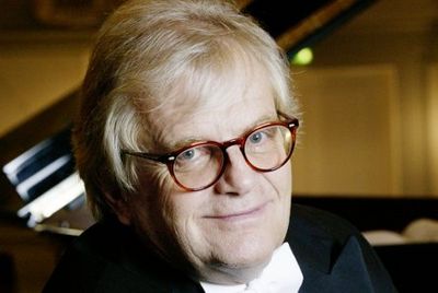 Dank vieler Fernsehsendungen wurde er als Moderator berühmt, dabei musizierte der Künstler als Pianist mit so großartigen Dirigenten wie Herbert von Karajan und Leonard Bernstein.