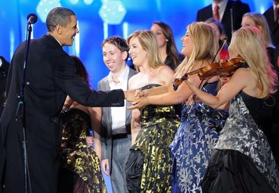 Celtic Woman sind unbestritten ein Musikphänomen unserer Zeit. Mehr als sechs Millionen verkaufte Tonträger, 13 umjubelte US-Tourneen, mehrere Auftritte im Weißen Haus und ausverkaufte Konzerte in aller Welt