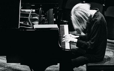 Carla Bley veroeffentlicht neues Album Trios und gibt Konzerte