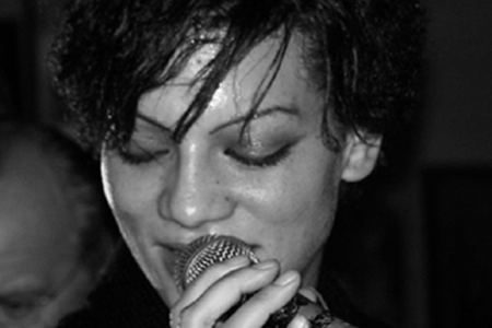 Abwechselnd werden Jazz-Interpretin Alison Degbe und Jemma Endersby die Gaeste der GFDK mit  einem Akustik-Soul-Set unterhalten