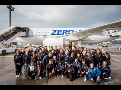 Gruppen Foto mit den VIPs, an Bord des umgebauten Airbus A310