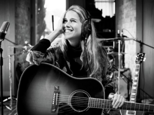 Heather Novas neues Album ist in der Tat eine Perle Heather Novas neues Album ist in der Tat eine Perle