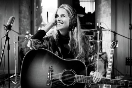 Heather Novas neues Album ist in der Tat eine Perle