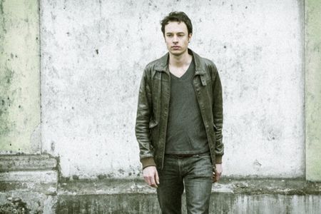 Jon Mesek ist ein deutscher Singer-Songwriter aus Muenchen