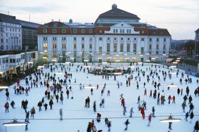 Konzert Klassik: Musik und Eislaufen zum Auftakt des Jahres 2013 beim traditionellen Neujahrskonzert des Wiener Konzerthauses