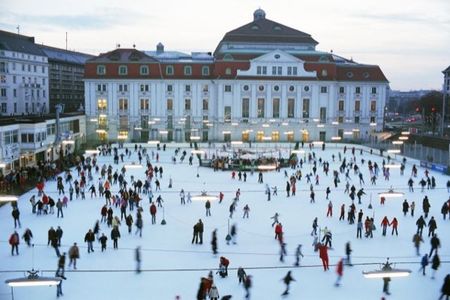 Konzert Klassik: Musik und Eislaufen zum Auftakt des Jahres 2013 beim traditionellen Neujahrskonzert des Wiener Konzerthauses