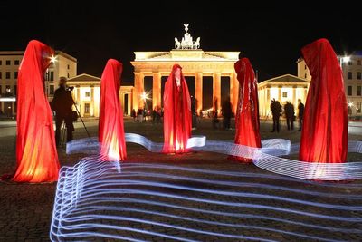 Manfred Kielnhofer bestätigt mit Die Waechter der Zeit, dass die Menschheit seit jeher aus historischen und mystischen Gruenden Beschuetzer hat