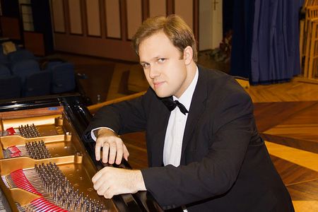 Alexey Chernov gibt Konzert in Wuppertal