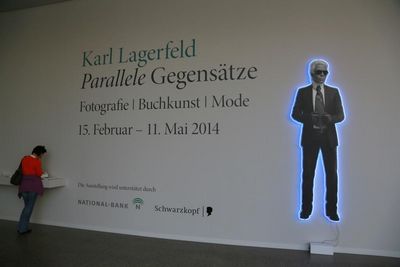 Plakat zur Ausstellug Karl Lagerfeld