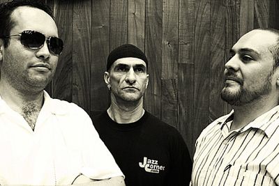 FAS Trio gibt auf dem Ad Hoc Festival Konzert
