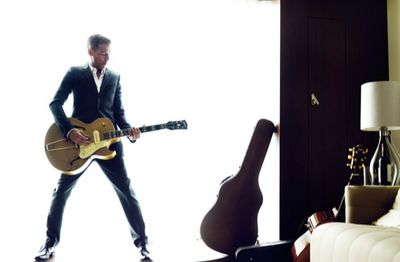 Konzert Rock/Pop: Bryan Adams Unplugged und Solo "Bare Bones"-Konzerte in Bremen und Berlin am 10. & 11. März 2013