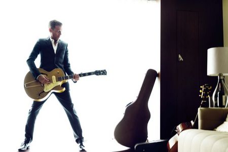 Konzert Rock/Pop: Bryan Adams Unplugged und Solo "Bare Bones"-Konzerte in Bremen und Berlin am 10. & 11. März 2013