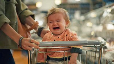 Eltern Albtraum: Schreiendes Kind im Supermarkt