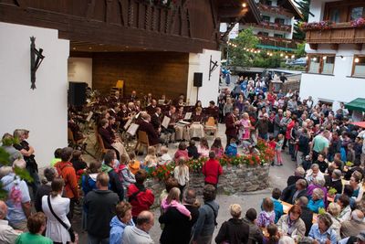 Fest am Brunnen in Serfaus Fiss Ladis
