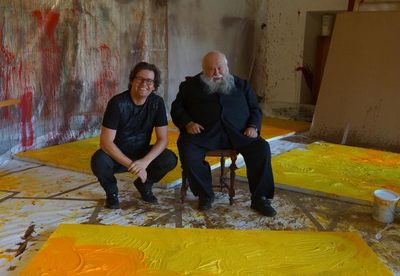 Dirk Geuer mit Kuenstler mit Hermann Nitsch