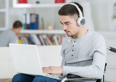Studieren mit Handicap - das flexible Fernstudium der SRH Fernhochschule macht es moeglich