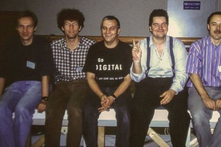 Das Art+Com-Quartett Axel Schmidt, Joachim Sauter, Gerd Grüneis, Pavel Mayer (v.l., im Jahr 1994) hat Terravision entwickelt. Rechts im Bild Andreas Bläse von der Deutschen Telekom