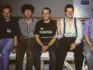 Das Art+Com-Quartett Axel Schmidt, Joachim Sauter, Gerd Grüneis, Pavel Mayer (v.l., im Jahr 1994) hat Terravision entwickelt. Rechts im Bild Andreas Bläse von der Deutschen Telekom