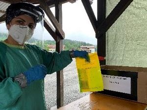 Erst checken, dann arbeiten – in der Region Wilder Kaiser werden Mitarbeiter von Beherbergungsbetrieben woechentlich in zwei Screening-Straßen auf COVID-19 getestet Erst checken, dann arbeiten – in der Region Wilder Kaiser werden Mitarbeiter von Beherbergungsbetrieben woechentlich in zwei Screening-Straßen auf COVID-19 getestet