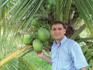 Dr. Antonio Martins ist seit ueber 16 Jahren Kategoriefuehrer fuer Bio-Kokossaft Bio-Kokoswasser in Premiumqualitaet Dr. Antonio Martins ist seit ueber 16 Jahren Kategoriefuehrer fuer Bio-Kokossaft Bio-Kokoswasser in Premiumqualitaet