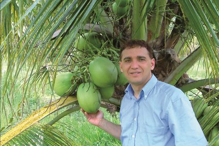 Dr. Antonio Martins ist seit ueber 16 Jahren Kategoriefuehrer fuer Bio-Kokossaft Bio-Kokoswasser in Premiumqualitaet
