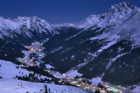 Startschuss im Dunkeln St. Anton am Arlberg startet am 29. November 2018 mit einem naechtlichen Riesentorlauf am Galzig in die neue Wintersaison
