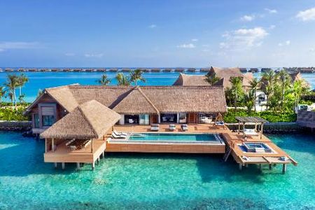 122 exklusive Villen erstrecken sich im neuen Waldorf Astoria Maldives Ithaafushi ueber drei paradiesische Inseln