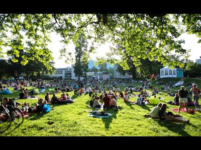 An elf Standorten sorgen Lautsprecher im Esserner Stadtpark fuer ein beeindruckendes Surround-Erlebnis
