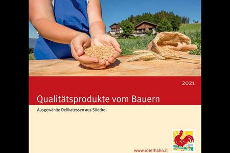 Die aktuelle Roter Hahn Broschuere Qualitätsprodukte vom Bauern praesentiert ueber 700 regionale Erzeugnisse von 82 Suedtiroler Landwirten