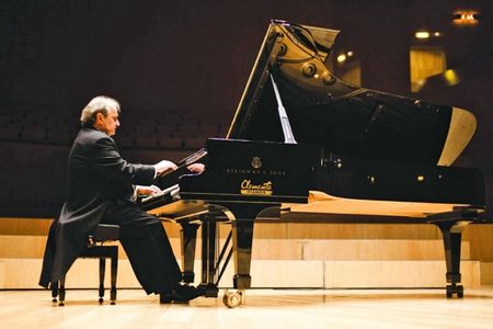 Pianist Jorge Luis Prats tritt in Frankfurt auf
