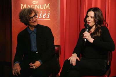 Liv Tyler und Wim Wenders feiern Magnum 5 Kisses in Cannes