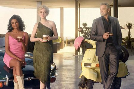 Julia Garner und Simone Ashley legen George Clooney aufs Kreuz - für Nespresso