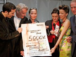 Der ausschließlich Künstlerinnen vorbehaltene Kaiserswerther Kunstpreis geht auf eine Idee und Initiative von Dr. Afschin Fatemi, Professor Dr. Martin Jörgens sowie Gottfried Böhmer aus. Der ausschließlich Künstlerinnen vorbehaltene Kaiserswerther Kunstpreis geht auf eine Idee und Initiative von Dr. Afschin Fatemi, Professor Dr. Martin Jörgens sowie Gottfried Böhmer aus.