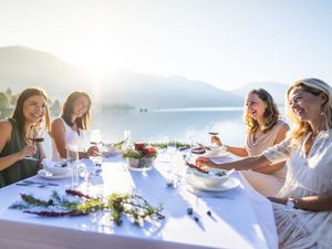 Tafeln am Mittstaetter See, eine genussvolle Auszeit im Herbst