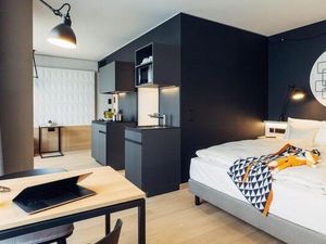 Dunklere Farbtöne und hochwertige Materialien kennzeichnen die Zimmer des neuen harry’s home Zürich-Limmattal in der Schweiz Dunklere Farbtöne und hochwertige Materialien kennzeichnen die Zimmer des neuen harry’s home Zürich-Limmattal in der Schweiz