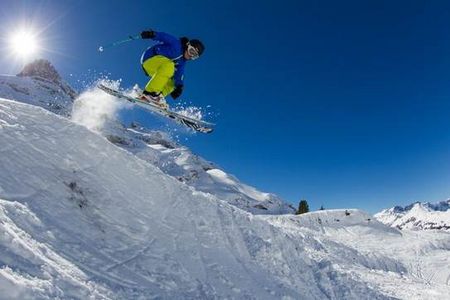 Das Zentralschweizer Skigebiet Engelberg Titlis ist bekannt für Schneesicherheit bis weit in den Fruehling hinein