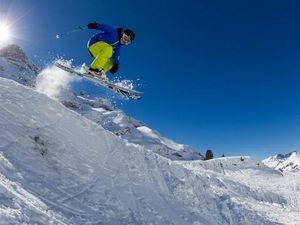 Das Zentralschweizer Skigebiet Engelberg Titlis ist bekannt für Schneesicherheit bis weit in den Fruehling hinein Das Zentralschweizer Skigebiet Engelberg Titlis ist bekannt für Schneesicherheit bis weit in den Fruehling hinein
