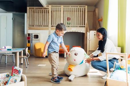 Dank der Partnerschaft mit Kinderhotels Europa koennen kleine Gaeste des Harry’s Home Muenchen Moosach ab sofort in einem eigenen Spielzimmer basteln, bauen und toben