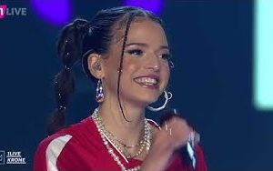 Nina Chuba legt Video zu “Mangos mit Chillie“ nach und erklimmt #4 der Singlecharts