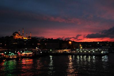 Romantik in Istanbul bei Nacht